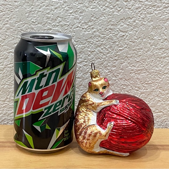 Vintage Gold Cat Playing Red Ball of Yarn Hand Blown Glass Christmas Ornament - Picture 10 of 12